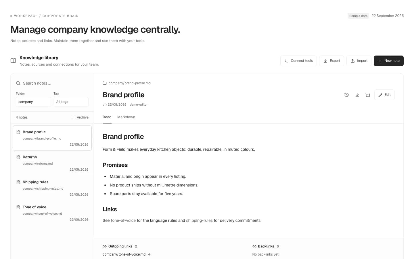 Captura: la biblioteca de conocimiento del Corporate Brain en Torch Core — notas filtradas por carpeta y etiqueta, junto a una nota abierta con su versión, etiquetas y enlaces.