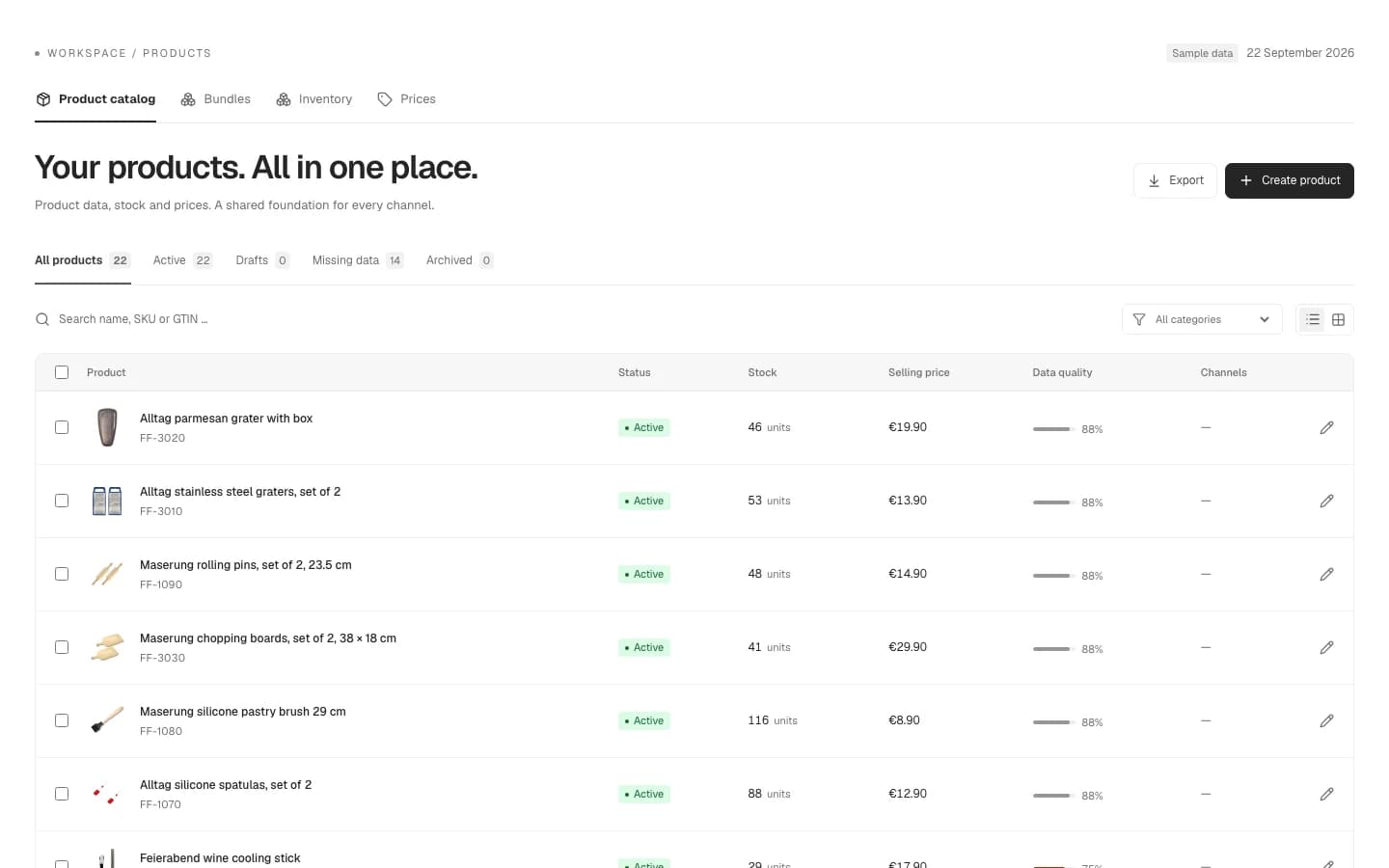 Captura: el catálogo de productos en Torch Core — filtros de estado sobre la lista y, por producto, su estado, existencias, precio de venta, calidad de datos y canales.
